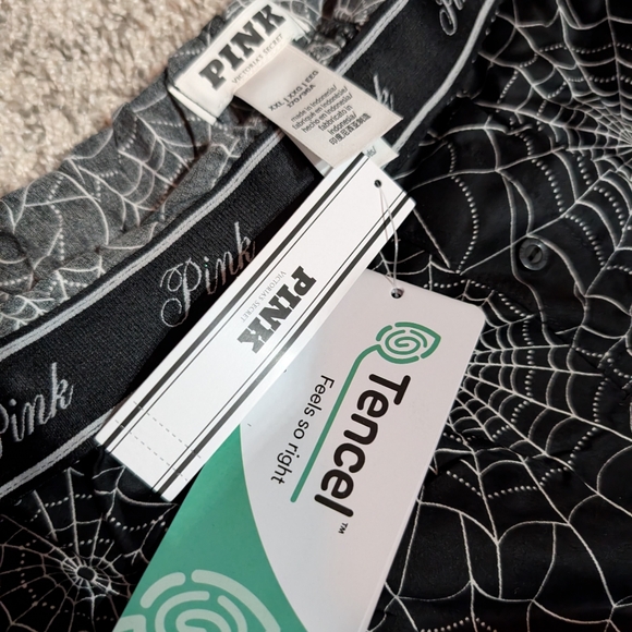 Pink! Spooky shorts - Picture 5 of 6